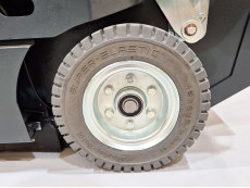 Barredora Conductor sentado bhior BS1300HXL - 3860003 | Europea de Carretillas