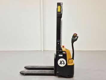 Apilador Electrico conductor a pie CATERPILLAR NSP12QLDI (Litio) 24V 100Ah