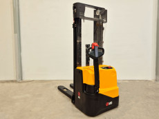 Apilador Electrico conductor a pie mb forklift WSA161L (Litio) 24V 205Ah - 3595021 | Europea de Carretillas