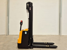 Apilador Electrico conductor a pie mb forklift WSA161L (Litio) 24V 205Ah - 3595021 | Europea de Carretillas