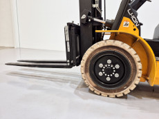 Carretilla Elevadora Electrica 4 ruedas mb forklift EFL353 - 3662002 | Europea de Carretillas