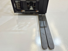 Carretilla Elevadora Electrica 4 ruedas mb forklift EFL303 (Litio) 80V 205Ah - 3751015 | Europea de Carretillas