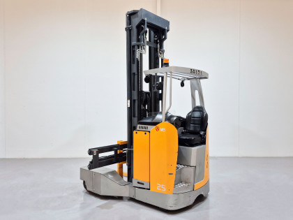 Carretilla Retractil conductor sentado mb forklift RSEW125 - 3817001 | Europea de Carretillas 2