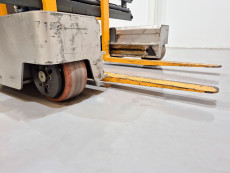 Carretilla Retractil conductor sentado mb forklift RSEW125 - 3817001 | Europea de Carretillas