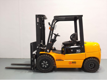 Carretilla Elevadora Electrica 4 ruedas mb forklift EFL302 (Litio) - 3185008 | Europea de Carretillas