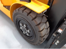 Carretilla Elevadora Electrica 4 ruedas mb forklift EFL302 (Litio) - 3185008 | Europea de Carretillas