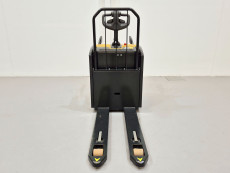 Transpaleta Electrica con plataforma caterpillar NPV20N3 (LITIO) - 3964012 | Europea de Carretillas