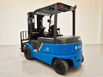 Carretilla Elevadora Electrica 4 ruedas byd ECB50C (Litio) 80V 540Ah - 2465011 | Europea de Carretillas 2
