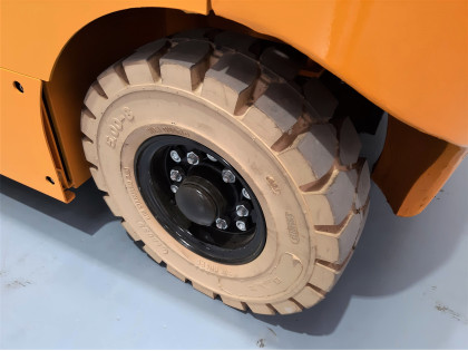 Carretilla Elevadora Electrica 4 ruedas mb forklift EFL181 (Litio) - 3234004 | Europea de Carretillas 2
