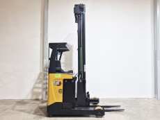 Carretilla Retractil conductor sentado caterpillar NR16N3H (Litio) - 3908006 | Europea de Carretillas