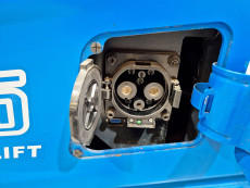 Carretilla Elevadora Electrica 4 ruedas byd SEF25C LitioHierroFosfato - 3675003 | Europea de Carretillas