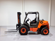 Carretilla Elevadora Todoterreno 4x4 - Capacidad 2.000 Kg CTT20