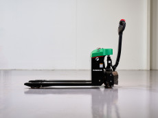 Transpalet - TRANSPALET ELECTRICO CAMIÓN. Capacidad 1.500KG (PESO  250Kg; CLASE 3.1) TE15