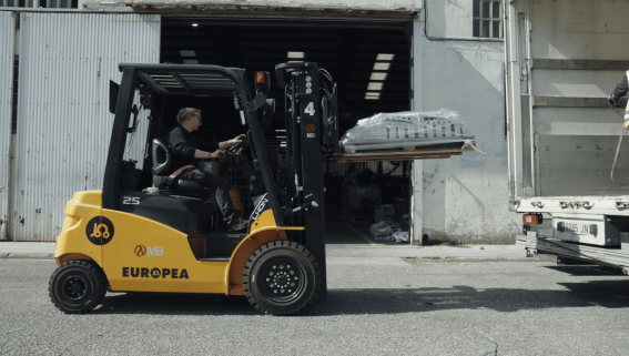 Cómo elegir una carretilla elevadora para tu empresa